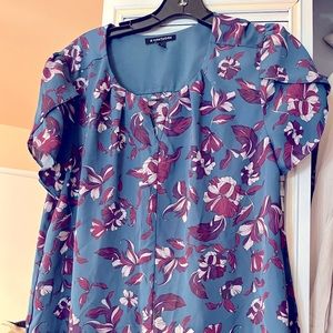 Tulip sleeve flowy blouse floral